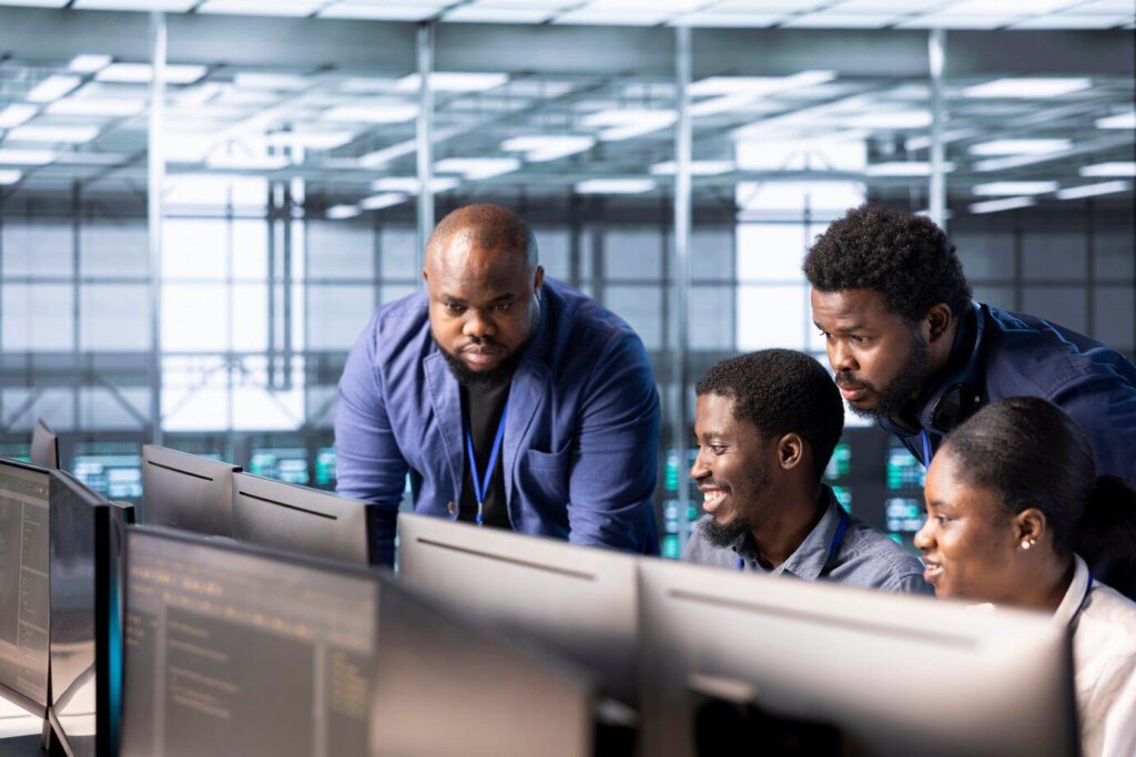 team leader supervising it workers server room maintaining databases 482257 113749